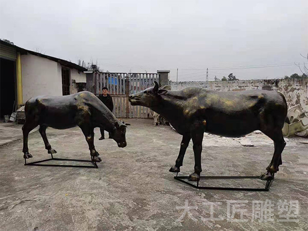 双牛雕塑